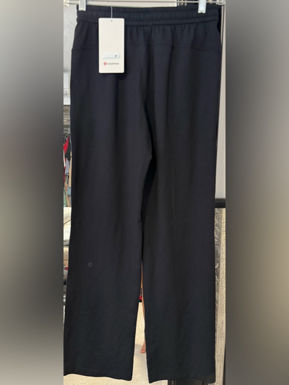 NWT Lululemon Soft Jersey Straight-Leg Mid Rise Pant Regular - Picture 2 of 3